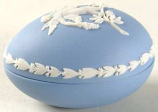 Wedgwood Cream Color On Lavender Jasperware Small Egg Box with Lid, Fine China D
