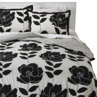 Room Essentials Poppy Reversible Comforter Set   Black/White (Full/Queen)