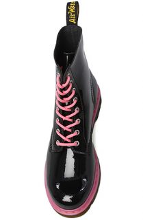 Dr. Martens Boots Pascal 8 Eye Pink Laces in Black Patent