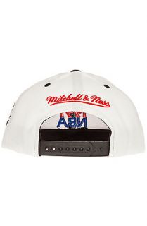 Mitchell & Ness Snapback Hat The Chicago Bulls 1996 NBA Finals Commemorative in White