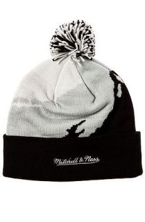 Mitchell & Ness Beanie The Brooklyn Nets Paintbrush in Black, White and Grey