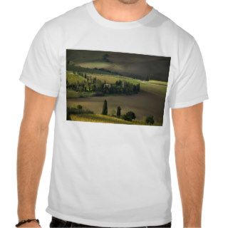 Farmland around Montepulciano, Tuscany, Italy Tee Shirts