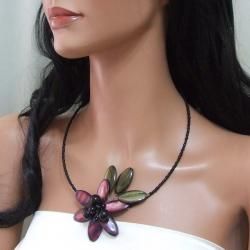 Deep Purple Shell and Onyx Floral Choker Necklace (Thailand) Necklaces