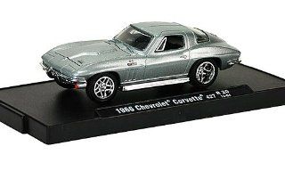 Chevrolet Corvette Sting Ray Coupe 427 (C2), silver , 1966, Model Car, Ready made, M2 Machines 164 M2 Machines Toys & Games