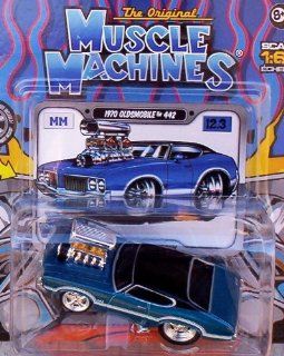 Muscle Machines 164 Scale 1970 Oldsmobile 442 Blue/Black Roof 