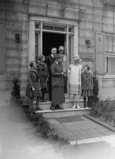 1925 photo Mrs. Herbert Hoover & Mrs. Coolidge at Girl Scouts' little house, g9   Photographs