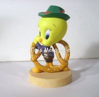 Goebel Looney Tunes Twisty Tweat Figurine Tweety Bird 985027   Home And Garden Products