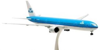 Daron Hogan KLM 777 300ER Reg PH BVC Model Kit with Gear, 1/200 Scale Toys & Games