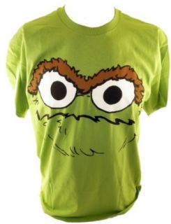 Sesame Street Mens T Shirt   The Face of Oscar the Grouch on Green (elmo, big bird) (X Small) Clothing