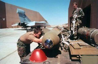 Photo Desert Storm Soldiers Gulf War Smart Bombs   Photographs