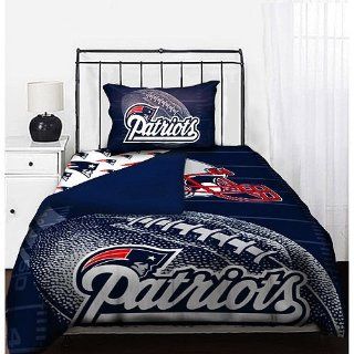 NFL Logo  4 Pieces New England Patriots Comforter, Pillowcase, Flat and Fitted Sheet Set Twin Size Bedding   Sports Fan Bed Comforters