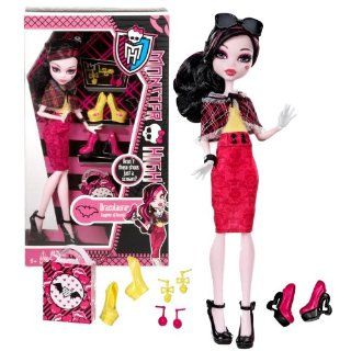 Mattel Year 2013 Monster High "Aren't These Shoes Just a Scream?" Series 11 Inch Doll Set   DRACULAURA "Daughter of Dracula" with 3 Pair of Shoes, 2 Pair of Earrings, Sunglasses, Shopping Bag and Doll Stand Toys & Games