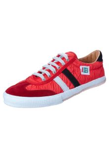 TST   Trainers   red