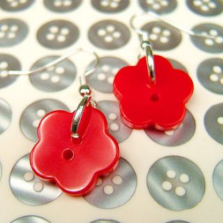 handmade button earrings   flower small by button it
