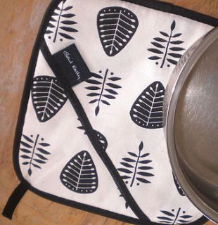 leaf pattern pot holder by gail kelly designs