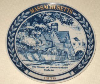 COLLECTOR PLATE MASSACHUSETTS 1976   THE HOUSE OF THE SEVEN GABLES, SALEM   FIFTH ISSUE ROYAL BLUE CHATEAU  Commemorative Plates  
