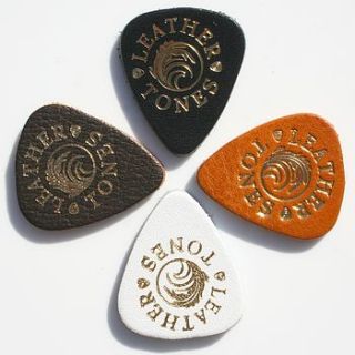 leather tones ukulele plectrums in a gift tin by timber tones