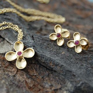 gold red sapphire clover necklace and earrings set by embers semi precious and gemstone designs