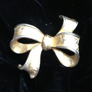 vintage goldtone bow brooch by iamia