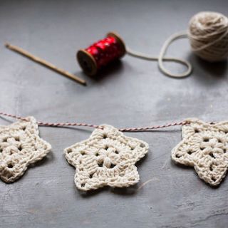 crochet a christmas star garland by kat goldin designs