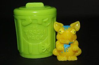 The Trash Pack Individual Trashie   137 EL TRASHO in Yellow Glow in the Dark   Bin Critters (LIMITED EDITION) Toys & Games