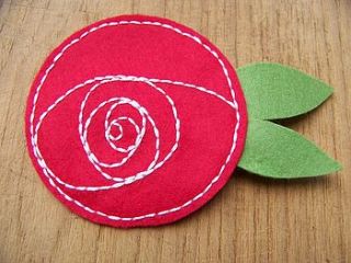 large felt rose brooch by laurafallulah