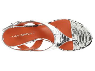 The Via Spiga Leanne sandals offer the perfect blend of fashion and