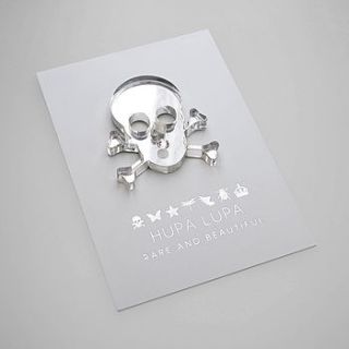 magnetic skull decoration by hupa lupa