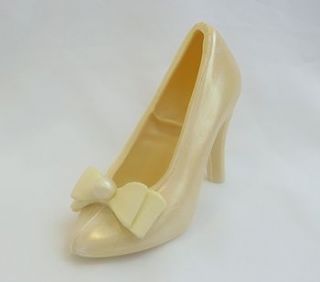 large shoe wedding satin bow by clifton cakes