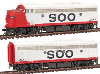 Walthers PROTO 2000 HO Scale Diesel Emd F7A   B Set Powered   Standard DC   Soo Line #2226   A with Mars Light and B Unit #503   C (Red, White) Toys & Games