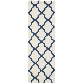 Safavieh Handmade Moroccan Cambridge Ivory/ Navy Wool Rug (26 X 8)