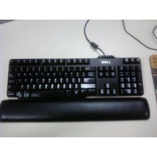 3M Gel Wrist Rest, Black Leatherette, 6.9 Inch Length, Antimicrobial Product Protection (WR305LE)  Computing Wrist Rests 