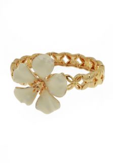Relic RJ1902710  Jewelry,Cream Hibiscus Flower Bracelet, Fine Jewelry Relic Necklaces Jewelry