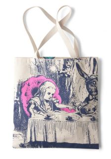 Bookshelf Bandit Tote in Alice  Mod Retro Vintage Bags