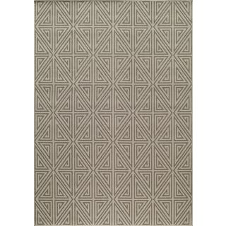 Indoor/ Outdoor Taupe Diamonds Rug (18 X 37)