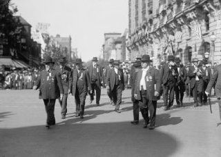 1915 photo GRAND ARMY OF THE REPUBLIC. PARADE AT 1915 ENCAMPMENT. IOWA VETERA a2  